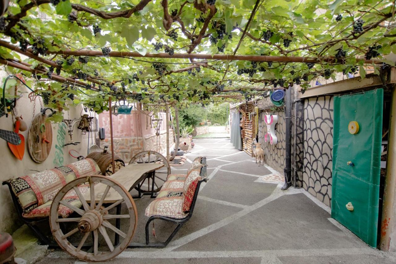 Qilimcha'S Guesthouse-Art Museum 텔라비 외부 사진